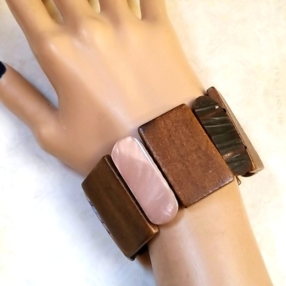 Vintage 1970s Wood and Acrylic Stretch Cuff Bracelet - Picture 11 of 16